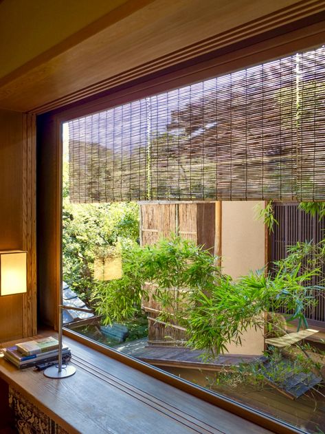 Balcony Japanese Style, Layout Bedroom, Home Window Treatments, East Asian Architecture, Deck Wood, Japanese House Design, Square House, Tatami Room, Asian House