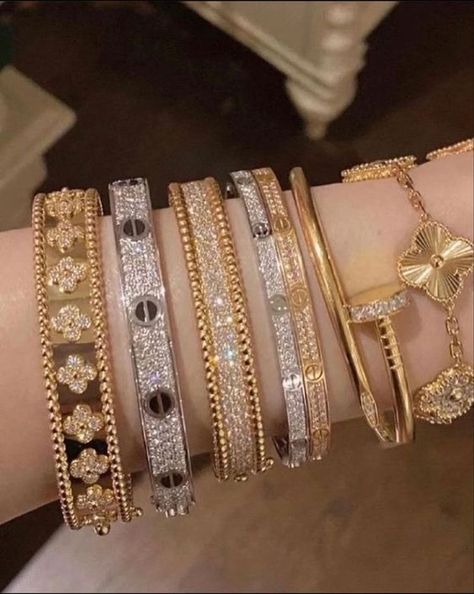 Luxury Bracelet Stack, Alien House, Girly Bracelets, Dope Jewelry Accessories, Van Cleef And Arpels Jewelry, Preppy Jewelry, Expensive Jewelry Luxury, Wrist Jewelry, Luxe Jewelry