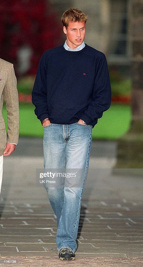 University Photos, St Andrews University, Prins William, Photos Of Prince, Principe William, British Royal Families, Royal Prince, Young Prince, Casual Outfit Inspiration