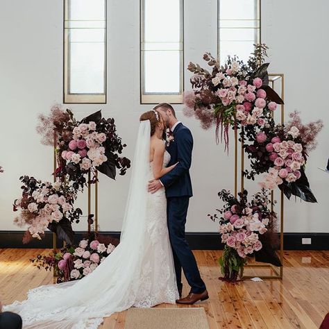 E R I K A 🐰 (@erikabunny) • Instagram photos and videos Luxury Cleaning, Geometric Centerpiece, Flower Rack, Decoration Evenementielle, Wedding Ceremony Ideas, Wedding Ceremony Arch, Fall Wedding Flowers, Ceremony Arch, Ceremony Flowers