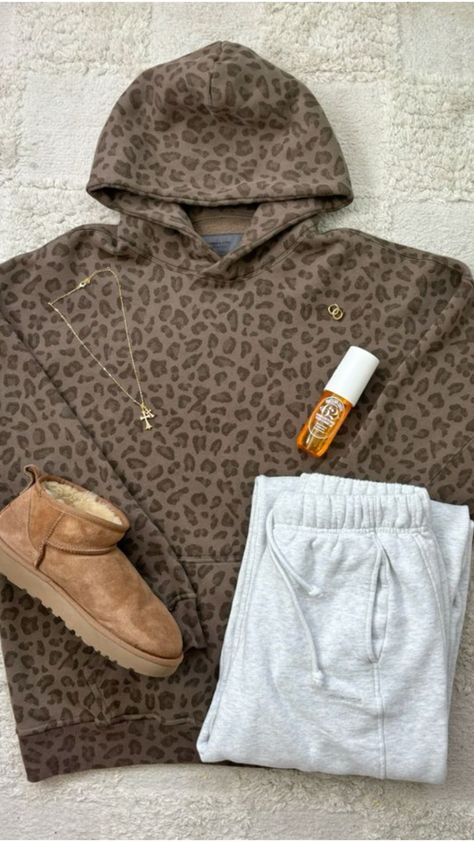 Abercrombie Leopard Hoodie, Abercrombie Cheetah Hoodie, Cheetah Hoodie Outfit, Leopard Print Hoodie Outfit, Comfy Fit Ideas, Cheetah Print Hoodie, Abercrombie Hoodie Outfit, Garage Outfit Ideas, Fall2024 Outfits