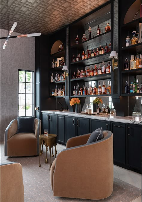 Organic Modern Bar, Alcohol Room, Whisky Lounge, Black Bar Cabinet, Bar Den, Lounge Room Ideas, Porter House, Bar Lounge Room, Wet Bar Designs