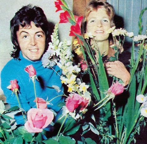 Denny Laine, Paul And Linda, Linda Eastman, Band On The Run, Paul And Linda Mccartney, Beatles George, Linda Mccartney, Sir Paul, Great Love Stories