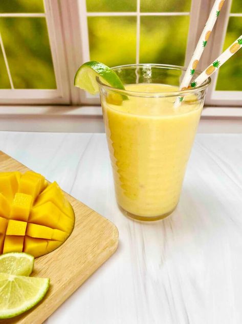 A refreshing mango pineapple smoothie that is made with kefir and a bit of collagen powder for a bone healthy, brain healthy and immune supporting breakfast. It's a refreshing and healthy way to start your day! Benefits Of Mango, Kefir Smoothie, Mango Health Benefits, Mango Powder, Mango Benefits, Mango Pineapple Smoothie, Mango Pudding, Healthy Probiotics, Berry Breakfast