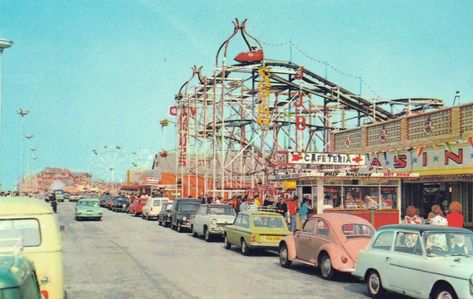 British seaside town postcard Beach Amusement Park, British Holidays, Blackpool Pleasure Beach, British Beaches, Bognor Regis, British Seaside, Southern Spain, Holiday Park, Seaside Resort