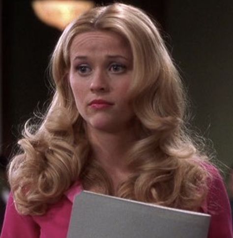 Legally Blonde Hair, Legally Blonde Movie, Hair Tongs, Blonde Movie, Legally Blonde Musical, Gamine Style, Soft Gamine, Elle Woods, Color Me Beautiful