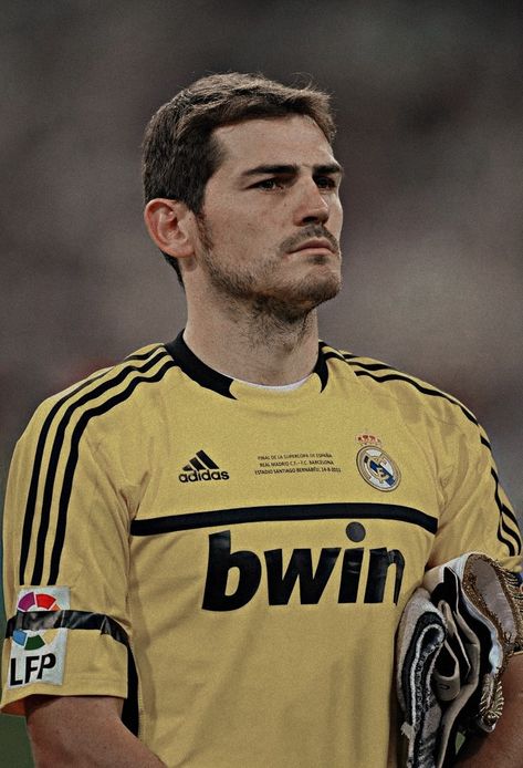 - san iker | real madrid Casillas Real Madrid, Courtois Real Madrid, Madrid Pictures, Real Madrid Pictures, Real Madrid Club, Santiago Bernabeu, Real Madrid Players, Soccer Players, Arsenal