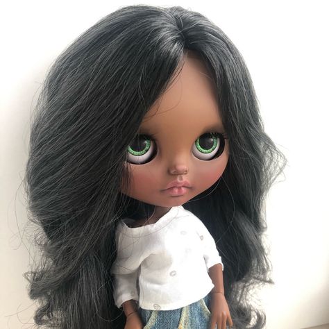 Blythe ooak. Blythe doll for you.Blythe custom. Black Blythe Dolls, Black Blythe Doll, Black Blythe Dolls Curly Hair, Blythe Dolls Black Hair Black Eyes, Indian Blythe Doll, Blythe Doll Black Hair Hazel Eyes, Straight Black Hair Blythe Doll, Blythe Doll Poc, Pretty Dolls