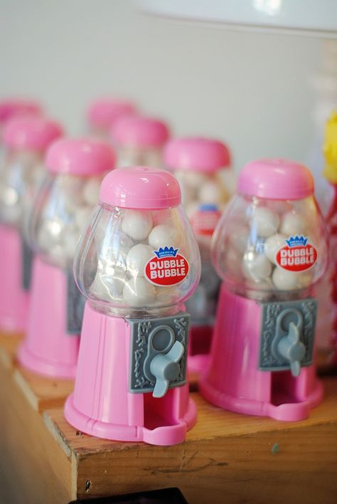 Bubble Gum Centerpieces Party Ideas, Carnival Birthday Party Pink, Bubble Gum Theme Party, Girly Carnival Birthday Party, Bubble Gum Birthday Party Ideas, Bubble Gum Themed Birthday Party, Bubblegum Party Theme, Girly Circus Birthday Party, Girls Carnival Birthday Party