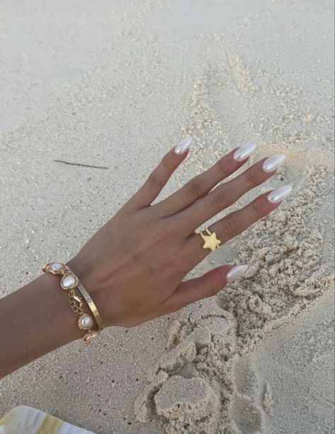 White Nail Ideas, Mail Inspo, Spring Break Nails, Boho Nails, Island In The Sun, Broken Nails, White Nail Designs, Vacation Nails, Pink Nail Designs