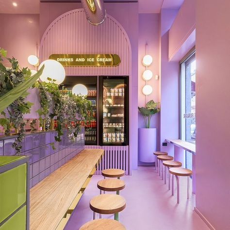 Milan Restaurants, Colour Blocking Interior, Lavender Color Scheme, Hamburger Restaurant, Purple Color Schemes, Bright Color Schemes, Burger Restaurant, Green Color Schemes, Restaurant Lighting