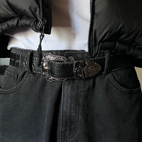 y2k 2000s faux alligator leather pattern with detailed metal buckle grunge belt Style: Grunge/Emo Unisex! Very Slick and High quality material Dimensions: 40" L  1.5" W Stacked Belts Y2k, Y2k Belt Men, Mens Punk Outfits, Dark Y2k Fashion, Vintage Belt Outfit, Men’s Accessories, Aesthetic Belt, Cool Belts, Grunge Belt