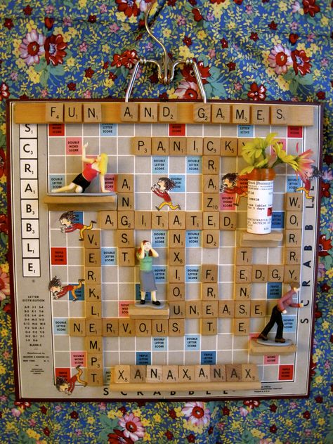 Scrabble Diy, Tile Art Projects, Diy Scrabble, Scrabble Tile Art, Scrabble Tile Crafts, Scrabble Crafts, Old Board Games, Scrabble Board, Board Game Pieces