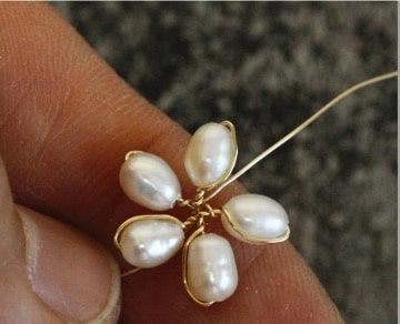 How to Make a Flower Out of Beads - Beginner Level - Craftbuds Flower Out Of Beads, Bead Flower, Popular Crafts, Wire Flowers, Jewelry Pliers, Single Bead, Nose Jewelry, Wire Crafts, Crystal Flower