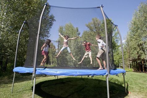 What Are Some Safe and Fun Backyard Trampoline Games? Trampoline Tricks, Pipe Cleaner Projects, Trampoline Pad, Trampoline Ideas, Garden Trampoline, Trampoline Fitness, Trampoline Jumping, Jumping Trampoline, Trampoline Games