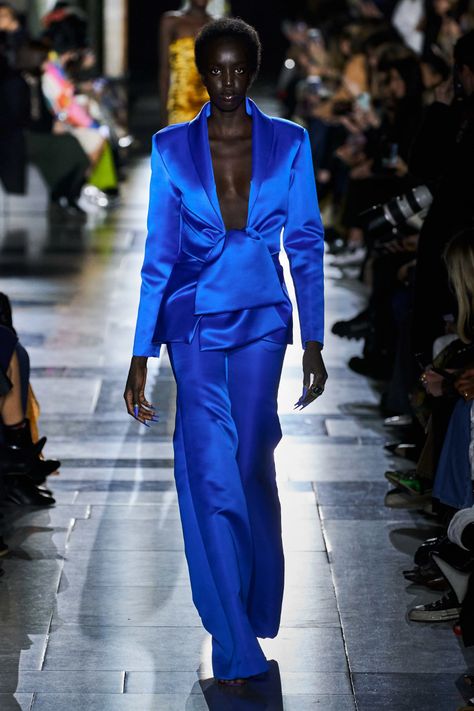 Blue Runway, Runway Fashion 2020, Monochrome Fashion, Victoria Secret Fashion, Victoria Dress, Fashion Show Collection, London Fashion Week, Daily Fashion, Blue Fashion