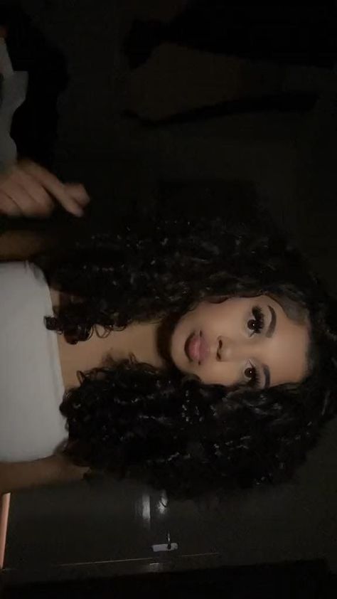 Mixed Curly Hair, Cute Curly Hairstyles, Curly Hair Styles Easy, Beautiful Curly Hair, Hairdos For Curly Hair, Cute Makeup Looks, Hair Stylies, Curly Girl Hairstyles, Curly Hair Tips