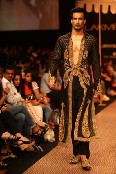 What Oberyn Martell would wear, Lamke Prince Oberyn, Bard Character, Mumbai Fashion, Indian Men, Indian Men Fashion, Steampunk Style, Lakme Fashion Week, Islamic Fashion, Clothes Ideas