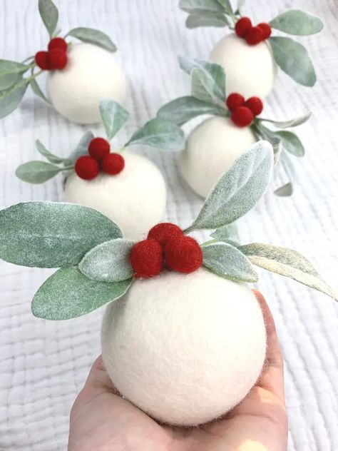 Easy Diy Christmas Ornaments, Diy Snowman Ornaments, Jul Diy, Bird Applique, Diy Christmas Ornaments Easy, Felt Crafts Christmas, Needle Felted Christmas, Felt Christmas Decorations, Dryer Balls