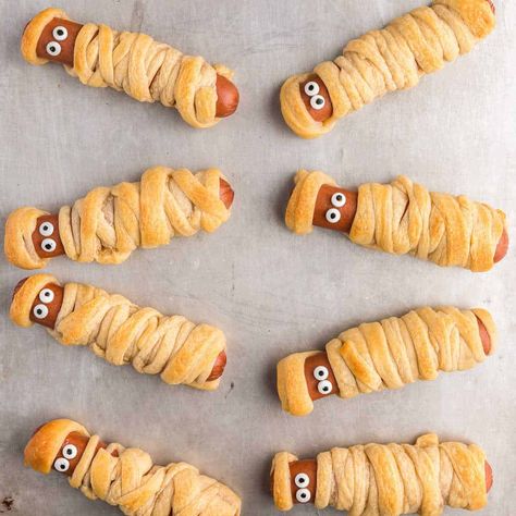 Mummy Hot Dogs Mummy Hot Dogs Recipe, Dog Soup, Halloween Hotdogs, Kid Friendly Appetizers, Halloween Food Snacks, Mummy Hot Dogs, Wrapped Hot Dogs, Ham And Cheese Pinwheels, Tortilla Pinwheels