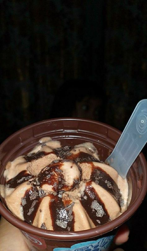 Ice Cream Indomaret, Cold Drinks Aesthetic, Ice Cream Snaps, Ice Cream Snap, Resep Diet, Food Drink Photography, Food Drinks Dessert, Food Quotes, Ice Cream Sundae