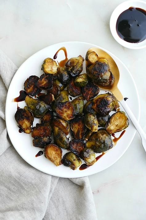 Roasted Frozen Brussels Sprouts Frozen Brussel Sprout Recipes, Brussel Sprouts Balsamic Vinegar, Roast Frozen Brussel Sprouts, Frozen Brussel Sprouts, Frozen Brussels Sprouts, Freezing Brussel Sprouts, Delicious Vegetable Recipes, Roasted Veggies Recipe, Brussels Sprouts Recipes