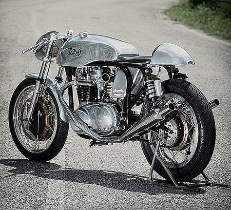 Norton Cafe Racer, Triumph Motor, Triumph Cafe Racer, Norton Motorcycle, Moto Scrambler, Motos Vintage, Triumph Bikes, Мотоциклы Cafe Racers, Moto Cafe