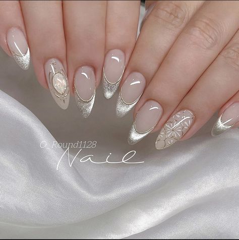 Desain Salon Kuku, Short Nail Art Ideas, Short Nail Art, Easy Nail Designs, Bridal Nails Designs, Engagement Nails, Kutek Disney, Wedding Concept, Wow Nails