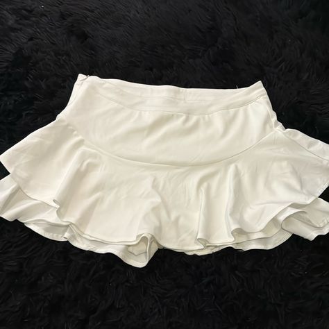 Never Worn, White Ruffle Skort White Mini Skort, White Stretch Skort With Ruffles, Cute White Skirt, White Ruffle Skirt, Ruffle Skort, Shein Skirts, White Skort, Skirts White, White Skirt