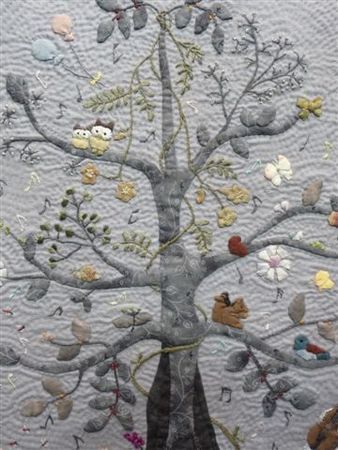 Embroidery Patterns Beginner, Taupe Quilts, Embroidered Tree, Quilt Applique, Wool Applique Patterns, Japanese Quilts, Wool Quilts, Applique Quilting, Quilt Festival