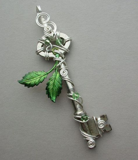 Pretty Birch Leaves, Key Crafts, Spring Leaves, Old Keys, Key Jewelry, Keys Art, Magical Jewelry, Vintage Keys, Key To My Heart