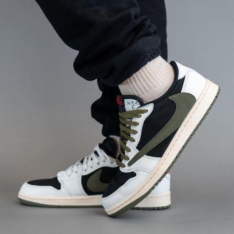 Travis Scott Olive, Air Jordan 1 Travis Scott, Jordan Travis Scott, Jordan 1 Lows, Nike Kicks, Jordan Outfit, Jordan Retro 1, Nike Shox, Air Jordan 3