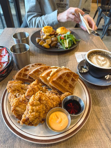 Challah French Toast, Brunch Burger, Travel Toronto, Dessert Places, Mocha Frappe, Brunch Restaurants, Savory Crepes, Bulgogi Beef, Classic Breakfast