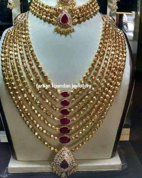 Indian Wedding Jewelry Sets, Bridal Necklace Designs, Antique Necklaces Design, New Gold Jewellery Designs, Antique Jewellery Designs, Jewelry Set Design, Gold Bridal Jewellery Sets, Beaded Necklace Designs, Antique Bridal Jewelry