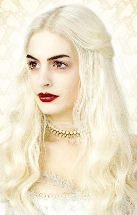 Alice in Wonderland: Anne Hathaway as the White Queen Alice In Wonderland Makeup, Wonderland Makeup, Queen Alice, The White Queen, Go Ask Alice, Mia Wasikowska, Hair Secrets, White Witch, Helena Bonham Carter