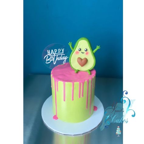 Yamil’s cakes Avocado Theme Cake, Cute Avocado Birthday Cake, Avocado Cake Design, Avocado Birthday Cake, Avocado Party, Avocado Cake, 9th Birthday Cake, 7th Birthday Cakes, Avocado Baby