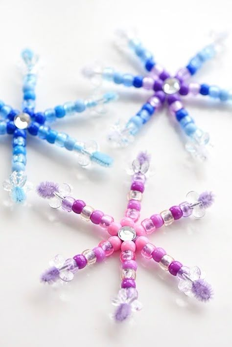 These DIY Christmas ornaments are SO FUN and really easy to make! Whether you're a fan of snowmen, Santa, snowflakes, or stars you'll find a fun homemade Christmas ornament idea here. These Christmas crafts are perfect for kids, tweens, teens, adults, and seniors. Pipe Cleaner Snowflakes, Holiday Treat Recipes, Christmas Crafts 2023, Easy Winter Crafts, Classroom Christmas Decorations, Beaded Snowflakes Ornament, Easy Toddler Crafts, Kindergarten Christmas, Crafts Ideas For Kids