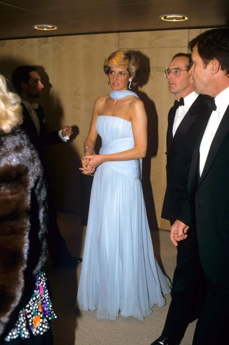 Princess Diana birthday: Princess of Wales' 60 most iconic looks Camila Parker, Princess Diana Dresses, Royal Gowns, Princess Diana Fashion, Princess Diana Family, Princess Diana Photos, Princess Diana Pictures, Patrick Demarchelier, Princes Diana