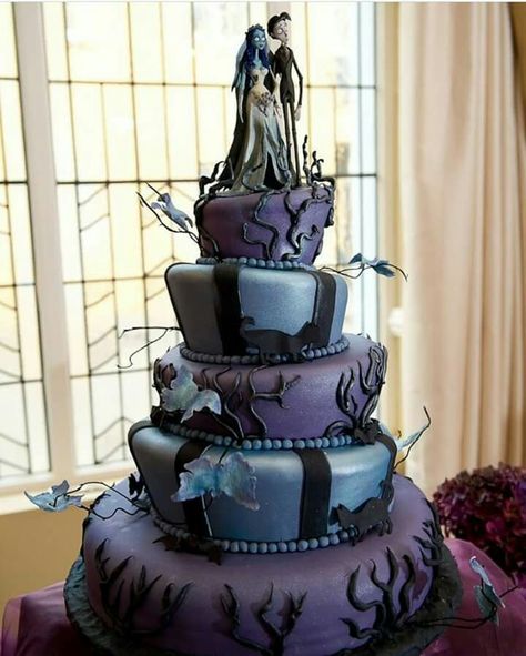 Halloween cake, Corpes Bride, Tim Burton, Emily and Victor Corpse Bride Wedding, Gothic Wedding Cake, Nightmare Before Christmas Cake, Gothic Cake, Halloween Wedding Cakes, Nightmare Before Christmas Wedding, Best Cake Ever, Halloween Board, Halloween Themed Wedding