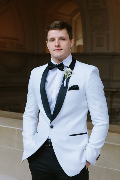 Wedding Suits Men Black Tuxedos Groom Attire White Ties, White Tuxedo For Men Wedding, Groom In White Suit, Groom Suit White, White Dinner Jacket, White Tuxedo Wedding, Wedding Suits Men Black, Elopement City, Suit For Men Wedding