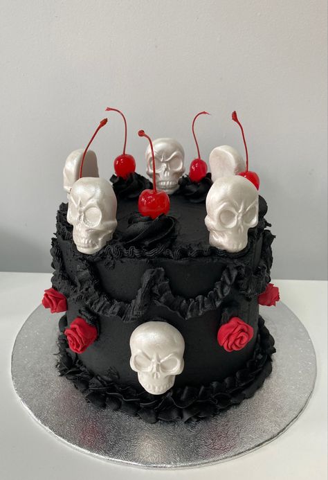 Lambeth, colour mill black, skulls, cherries Red And Black Cake, Dark Cakes, Cake With Strawberry Jam, Victoria Cake, Goth Cakes, Cocktail Cherries, Sugar Skull Cakes, Bat Cake, Black White Cakes