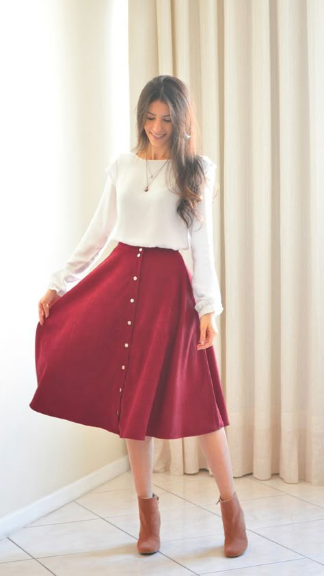 Modern Feminine Style Outfit, Classy Skirt Outfits Professional Women, Cute Outfits For Church, Outfit For Church, Rok Outfit, Jw Fashion, Cute Skirt Outfits, Chique Outfits, Trendy Skirts