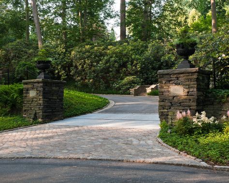 Traditional Driveway Landscaping Design, Pictures, Remodel, Decor and Ideas Driveway Entrance Landscaping, Farm Entrance, Garden Pathways, Stone Driveway, Driveway Entrance, Driveway Design, Entrance Gates Design, Driveway Landscaping, Long Driveways