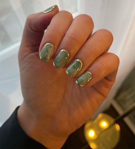 Jade Nails Designs Short, Jade Short Nails, Diy Jade Nails, Jade Green Gel Nails, Jade Colored Nails, Nail Green Gold, Gemstone Inspired Nails, Jade Gel Nails, Green Gold Nail Art