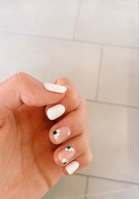 Cute White Gel Nails, Nail Design On Short Natural Nails, Easy Gel Nail Designs For Short Nails, White Gel Nails With Design, Gel Manicure Ideas For Short Nails, Short Gel Nail Designs Natural, Very Short Gel Nails, Simple Short Gel Nails, Nail Gel Ideas