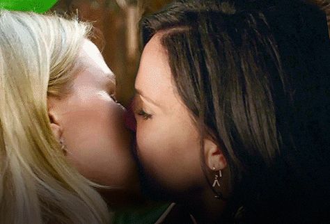 Emma And Regina Kiss, Regina And Emma Kiss, Emma And Regina Fanart, Swanqueen Fanart Regina And Emma, Swanqueen Kiss, Emma Swan And Regina Mills, Regina And Emma, Lana Parilla, Swan Queen