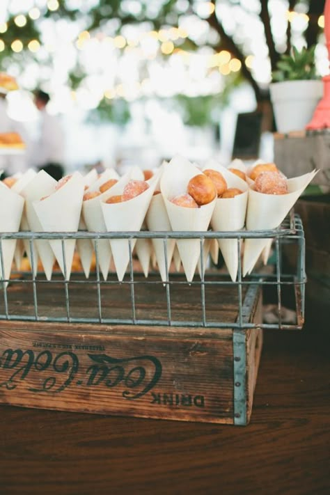 13 Ways to Have Donuts At Your Wedding Donut Station, Wedding Donuts, Donut Bar, Wedding Cake Alternatives, Rustic Wedding Decorations, Wedding Dessert Table, Food Stations, Donut Party, S'mores