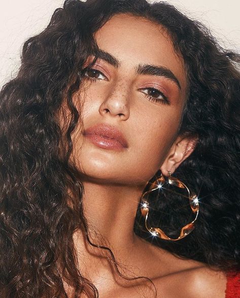 Medalion Rahimi, Beauty Editorial, Beauty Inspiration, Pretty Face, Makeup Inspiration, Beauty Skin, Hair And Nails, Beautiful Hair, Curly Hair