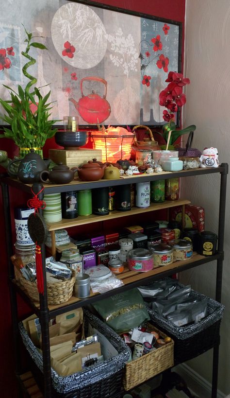 Asian Tea Room, Chinese Tea Room Aesthetic, Tea Room Chinese, Japanese Tea Shop Interior, Japanese Tea Shop Aesthetic, Tea Shelf, China Aesthetic, Tea Station, Tea Culture