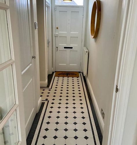 Mosaic Tiles Kitchen Floor, Victorian Kitchen Tiles Floors, Mosaic Hallway Floor, Checkerboard Floor Bathroom, Entrance Flooring Ideas, Front Entry Tile, Hall Floor Tile Design, Contemporary Victorian Interiors, Tiled Hallway Floor